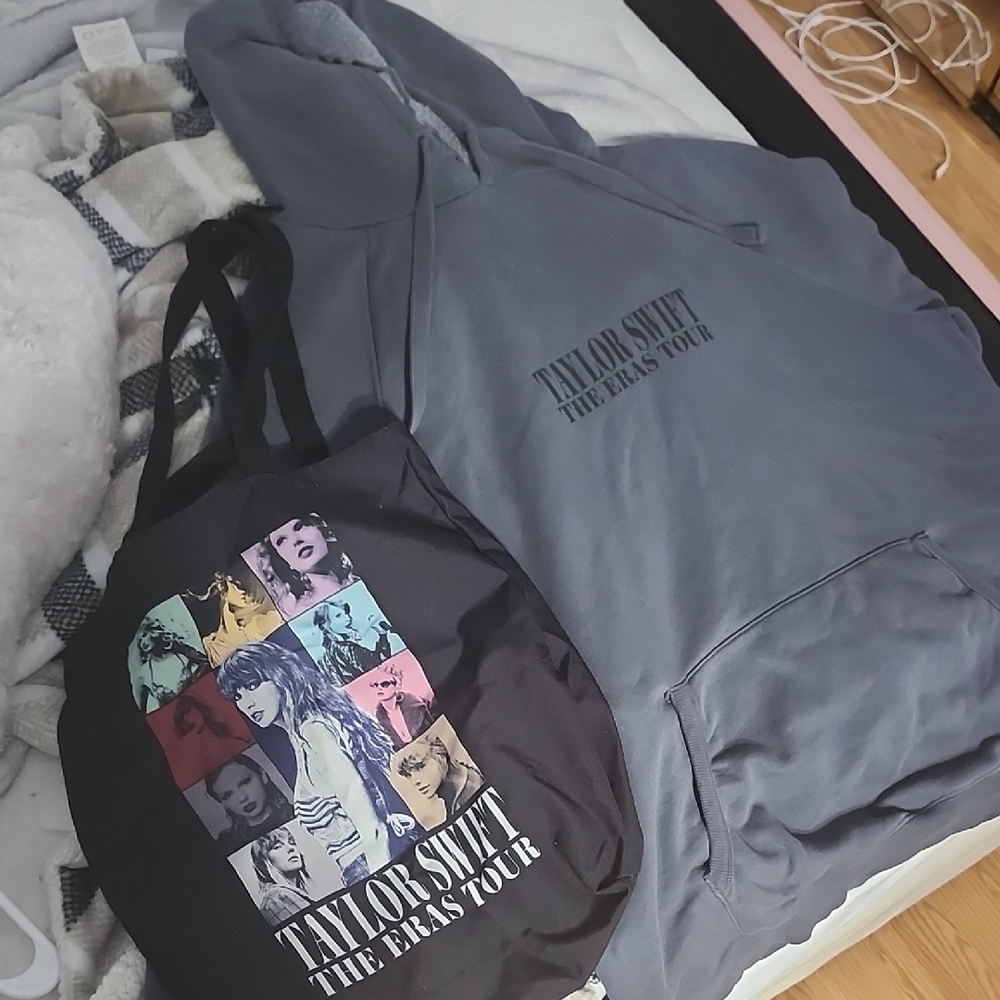 Taylor Swift Gray Oversized Hoodie. L. OFFICIAL MERCH.